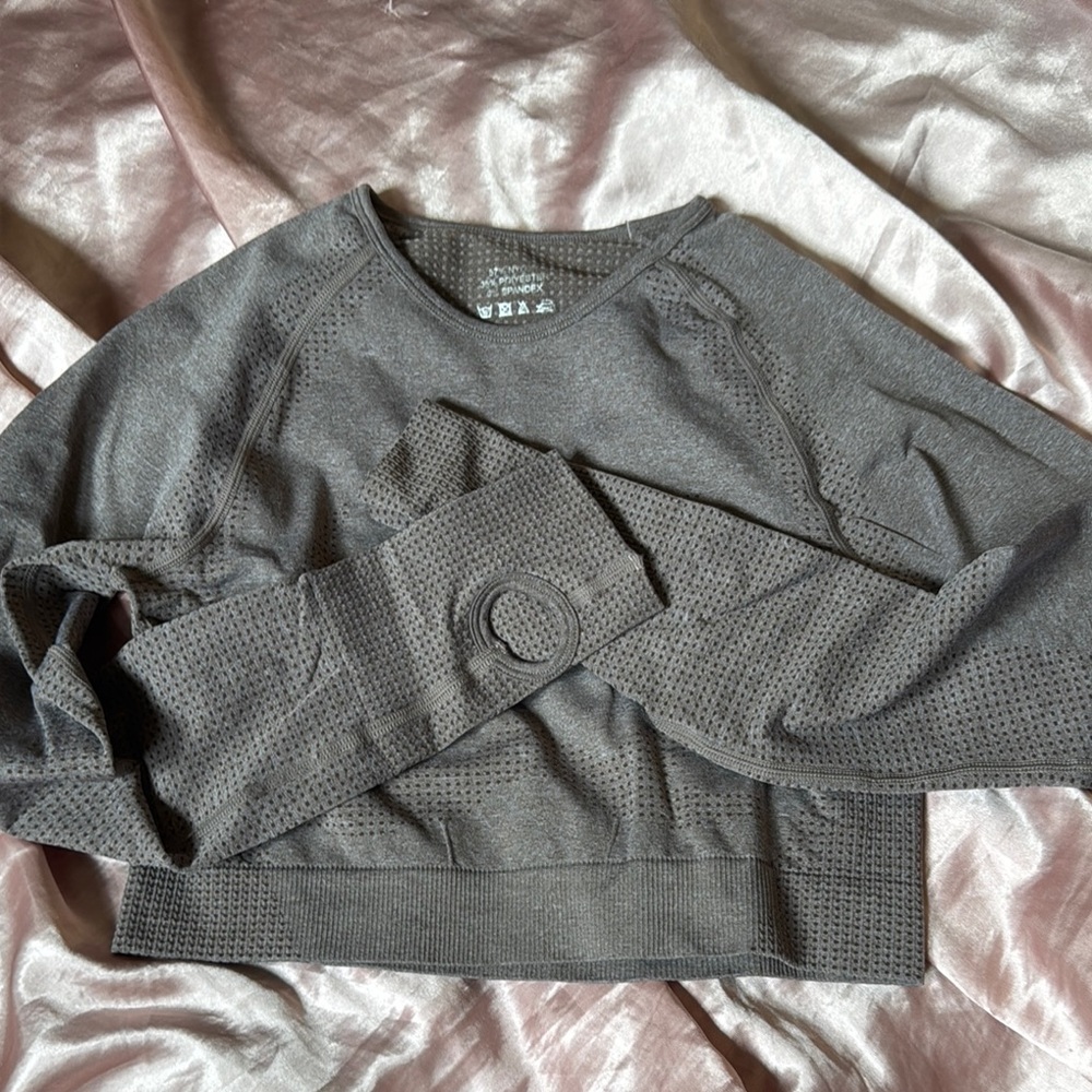Athletic brown breathable long sleeve crop top Medium